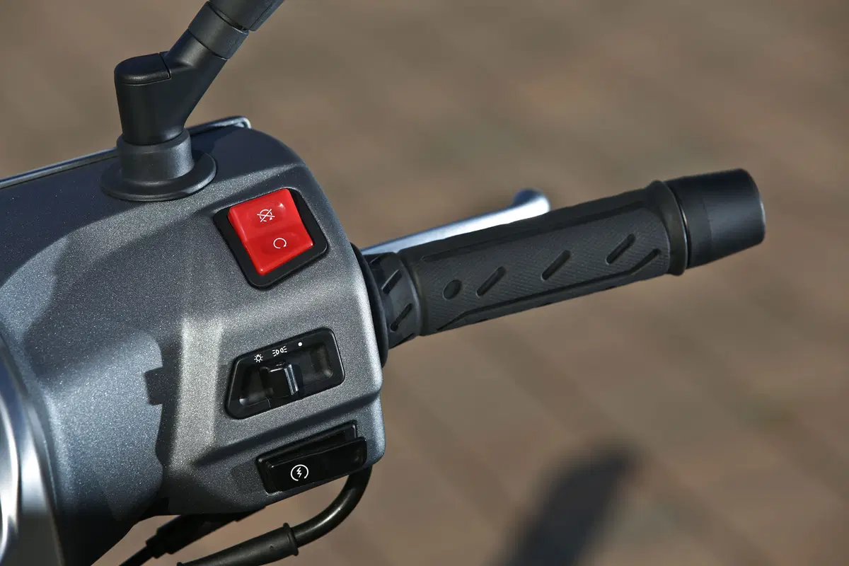 Nuovo Kymco People GTi 2015 (21)
