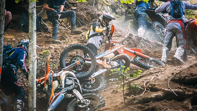 Mondiale Hard Enduro. E' ora di Red Bull Abestone 