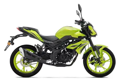 La Benelli BN 125 si rif&agrave; il look per l'estate. Per i sedicenni e non solo