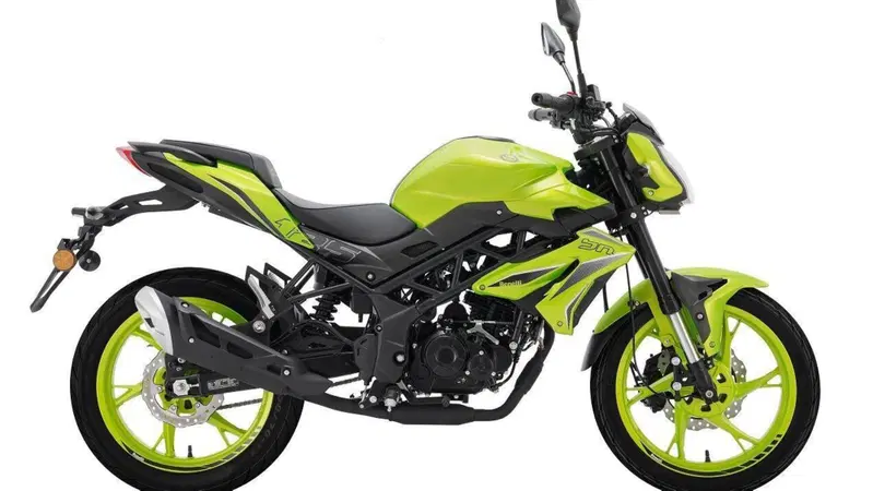 La Benelli BN 125 si rif&agrave; il look per l'estate. Per i sedicenni e non solo