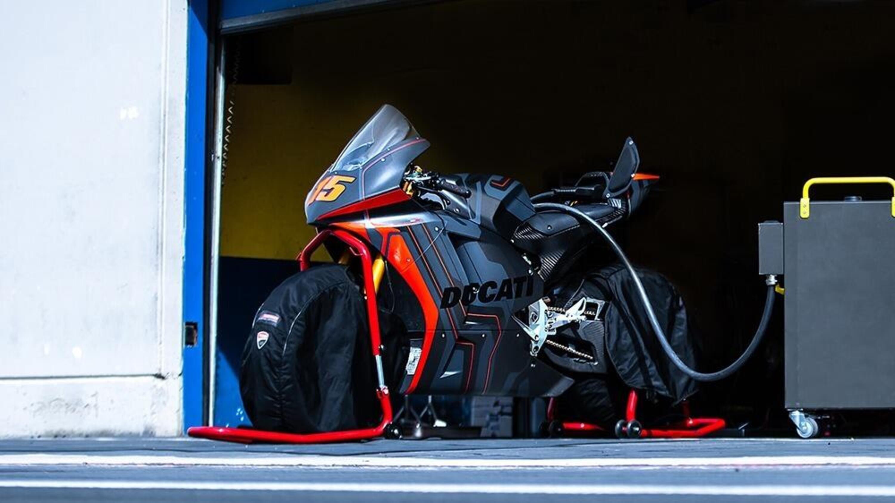 Ducati V21L MotoE: l&#039;abbiamo vista, toccata e ve la raccontiamo in anteprima [VIDEO]