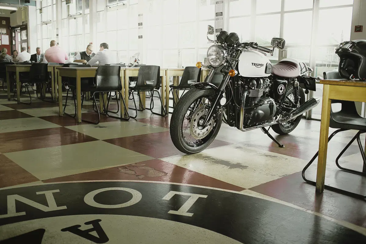 Nuova Triumph Thruxton Ace Special Edition (4)