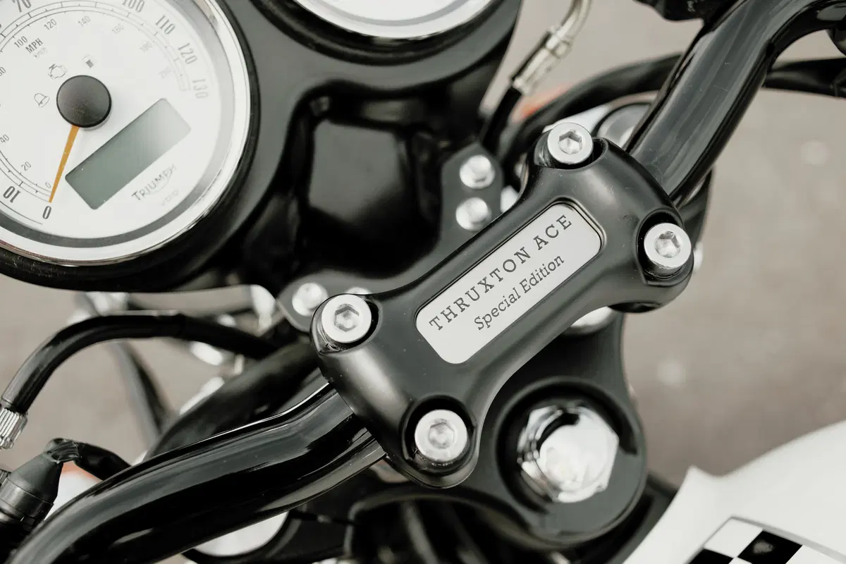 Nuova Triumph Thruxton Ace Special Edition (10)