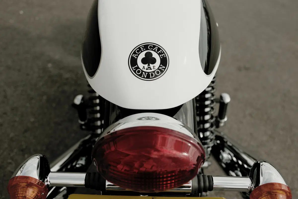 Nuova Triumph Thruxton Ace Special Edition (28)