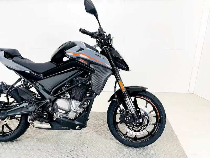 CFMOTO 300NK (2021 - 26) (10)