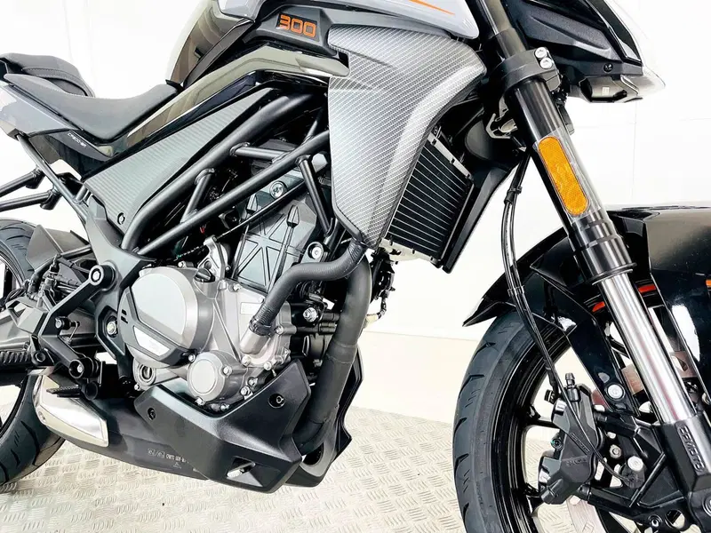 CFMOTO 300NK (2021 - 26) (8)