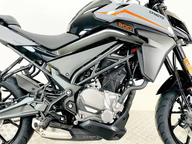 CFMOTO 300NK (2021 - 26) (6)