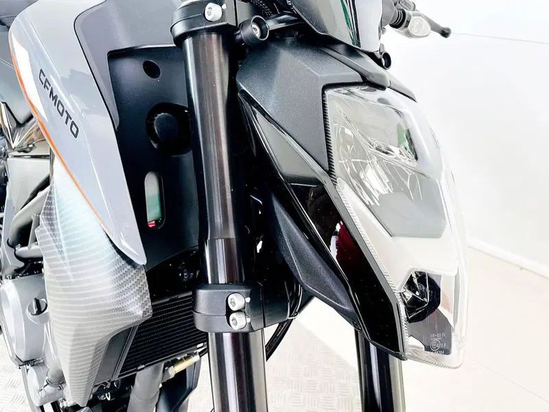 CFMOTO 300NK (2021 - 26) (9)