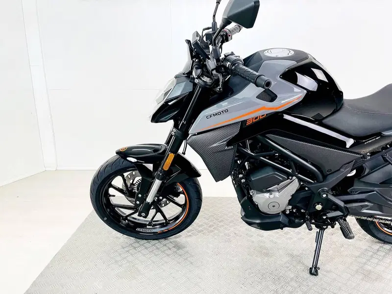 CFMOTO 300NK (2021 - 26) (13)