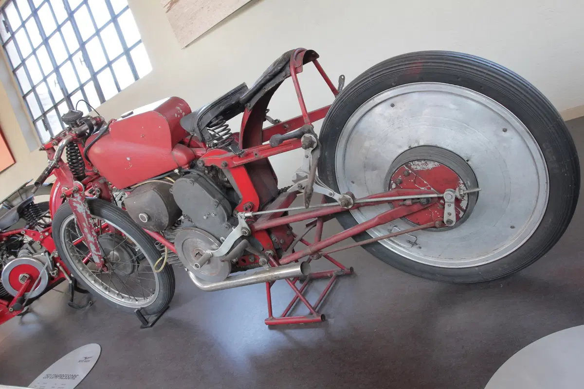 Moto Guzzi Open House: lo stabilimento di Mandello apre le porte ai suoi guzzisti (40)