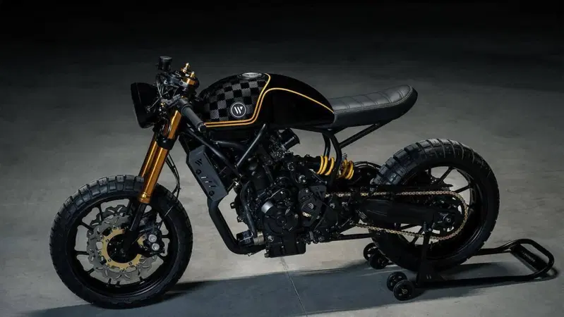 La comprereste? Una Yamaha MT-07 per andare all'Ace cafe: Wayders W07