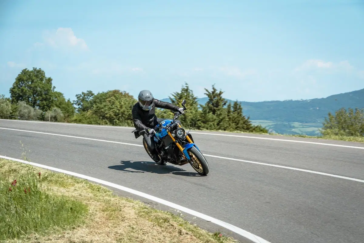 Yamaha XSR 900: divertimento in abito vintage. (4)