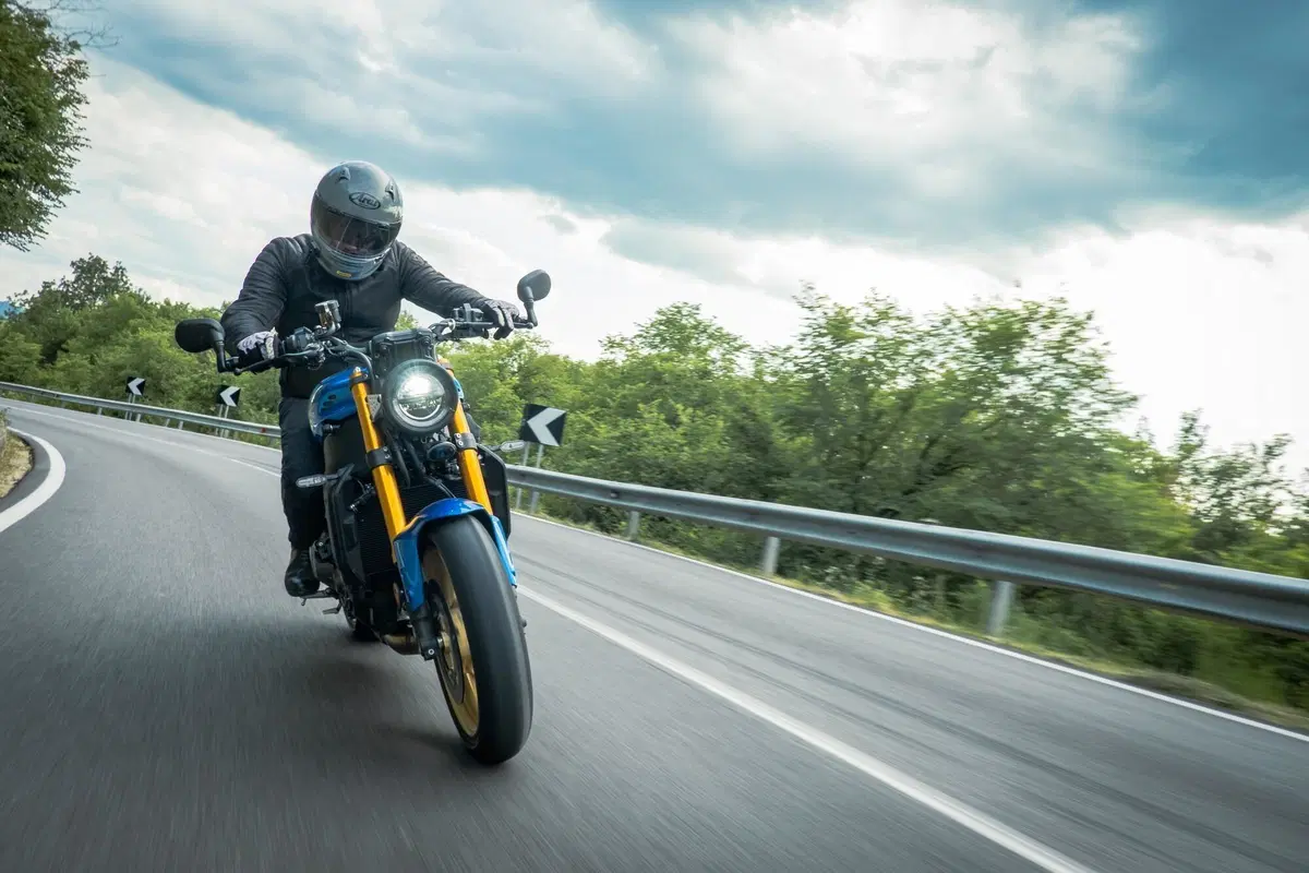 Yamaha XSR 900: divertimento in abito vintage. (5)