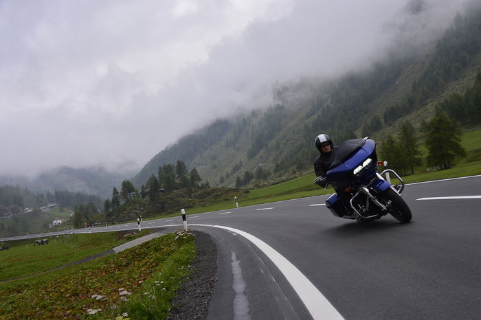 Di grande impatto la Road Glide, con un frontale che cita spudoratamente le muscle-car americane