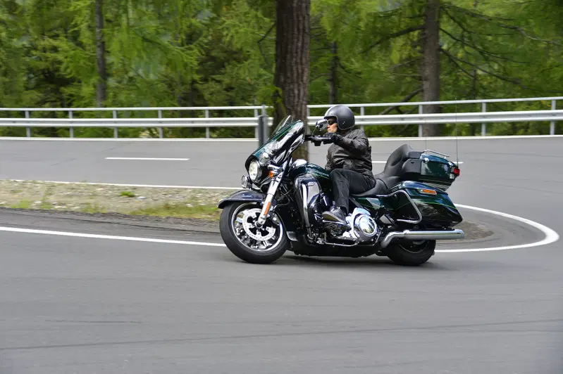 Le Harley Touring si guidano bene nonostante masse rilevanti