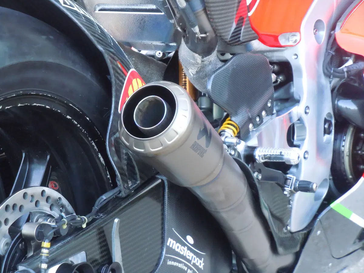 Video: Le differenze negli scarichi della MotoGP. I segreti nei dettagli (3)