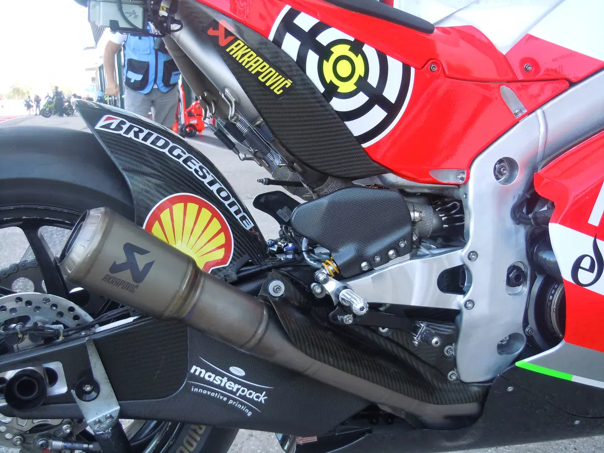 Video: Le differenze negli scarichi della MotoGP. I segreti nei dettagli (4)