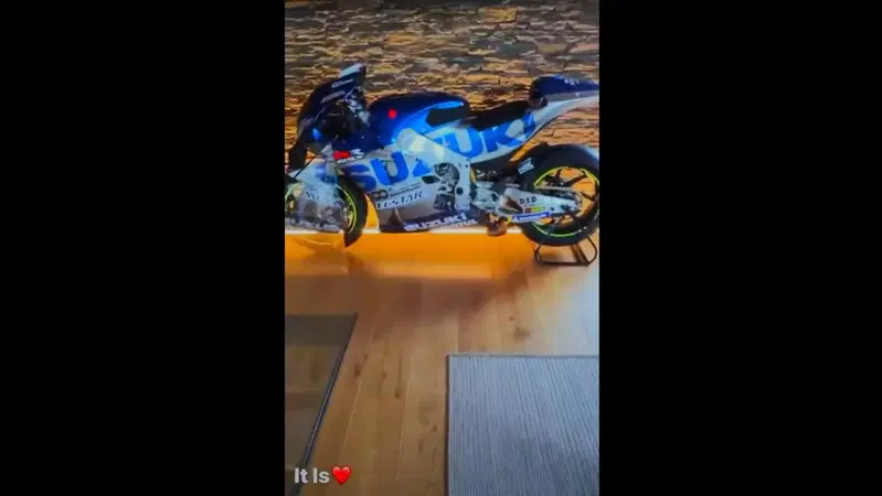 MotoGP 2022. Il regalo che tutti i piloti vorrebbero l'ha fatto Suzuki ad Alex Rins [VIDEO]