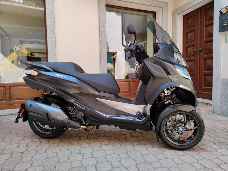 Piaggio MP3 530 Hpe Exclusive (2025 - 26) (2)