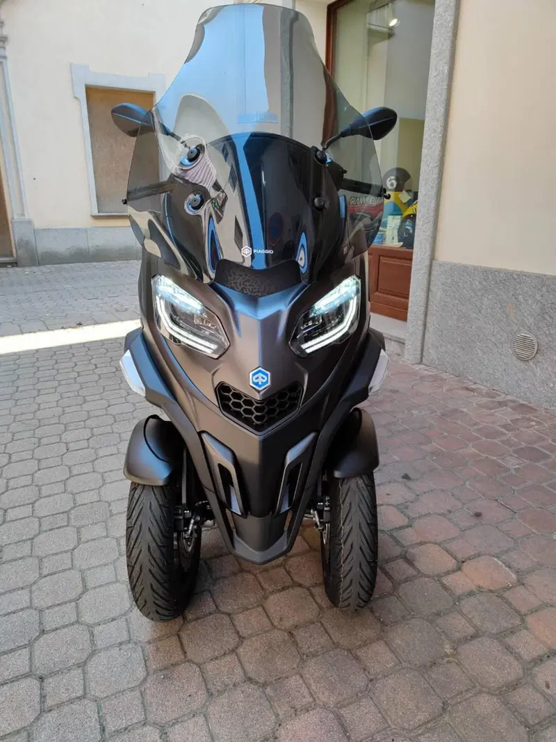 Piaggio MP3 530 Hpe Exclusive (2025 - 26) (3)