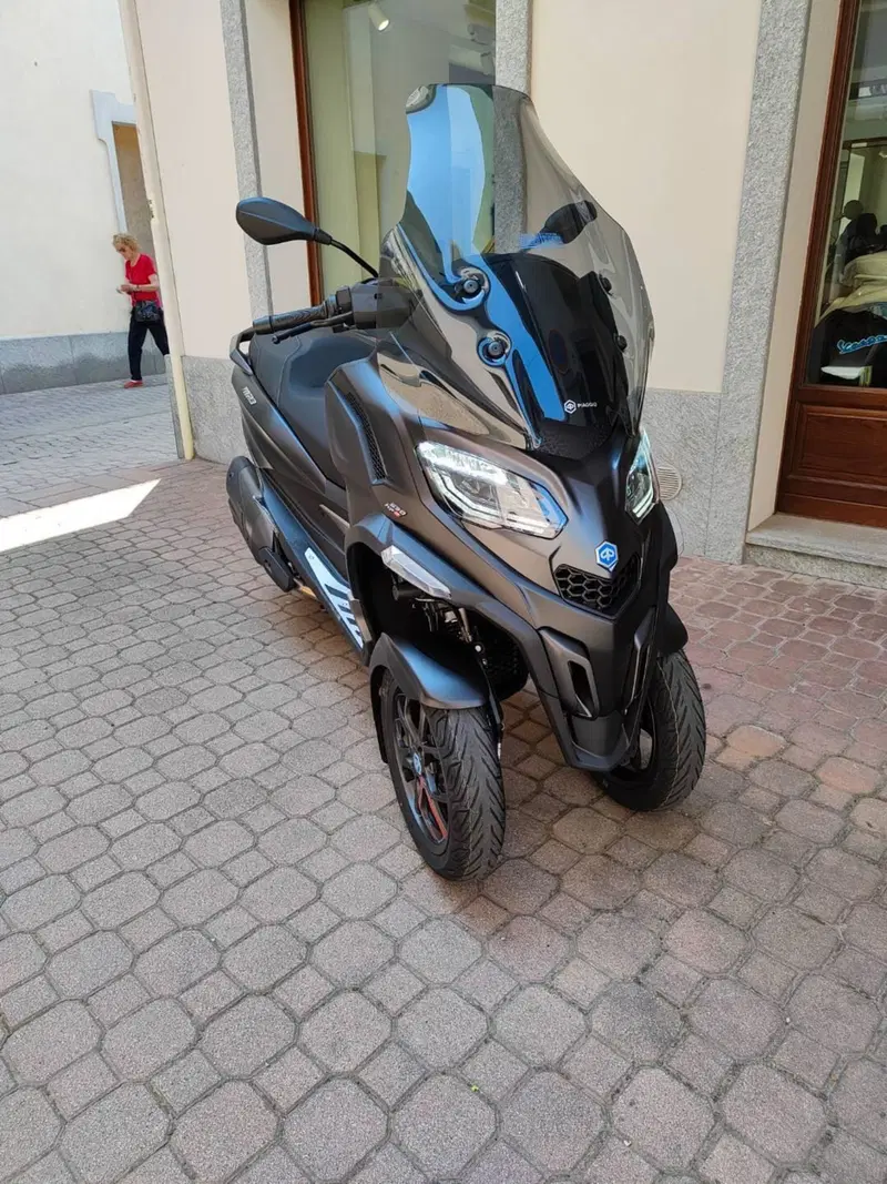 Piaggio MP3 530 Hpe Exclusive (2025 - 26) (4)