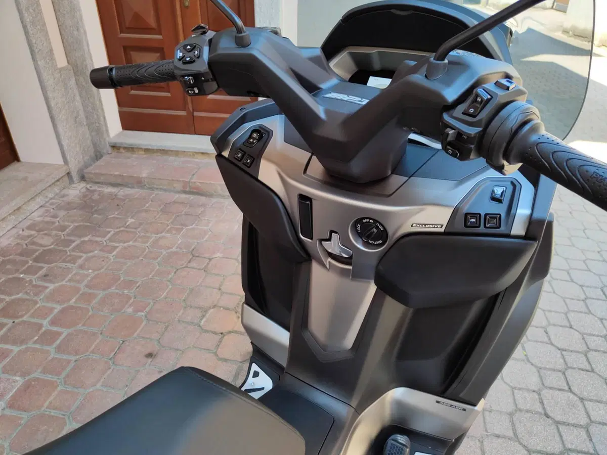 Piaggio MP3 530 Hpe Exclusive (2025 - 26) (6)