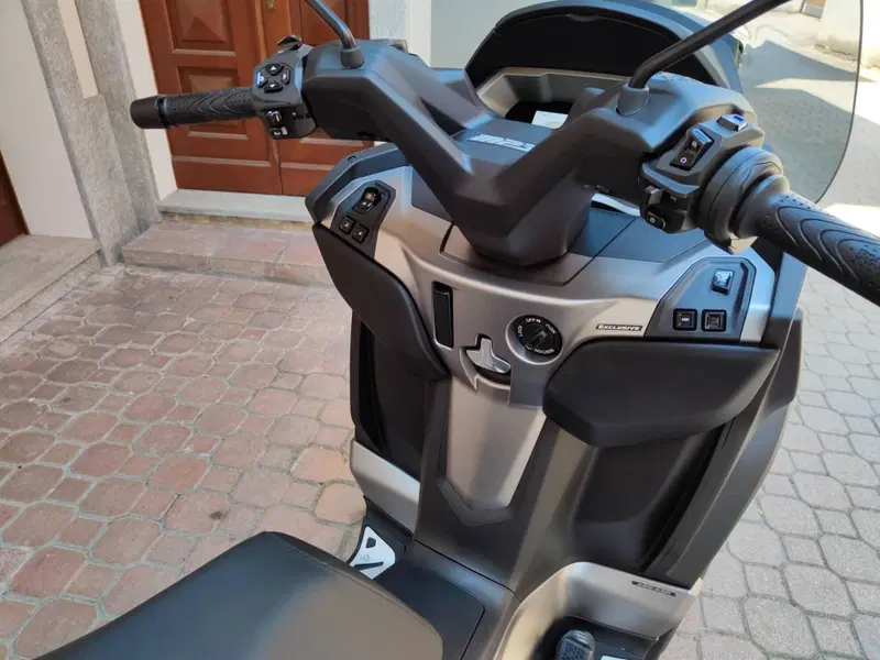 Piaggio MP3 530 Hpe Exclusive (2025 - 26) (6)
