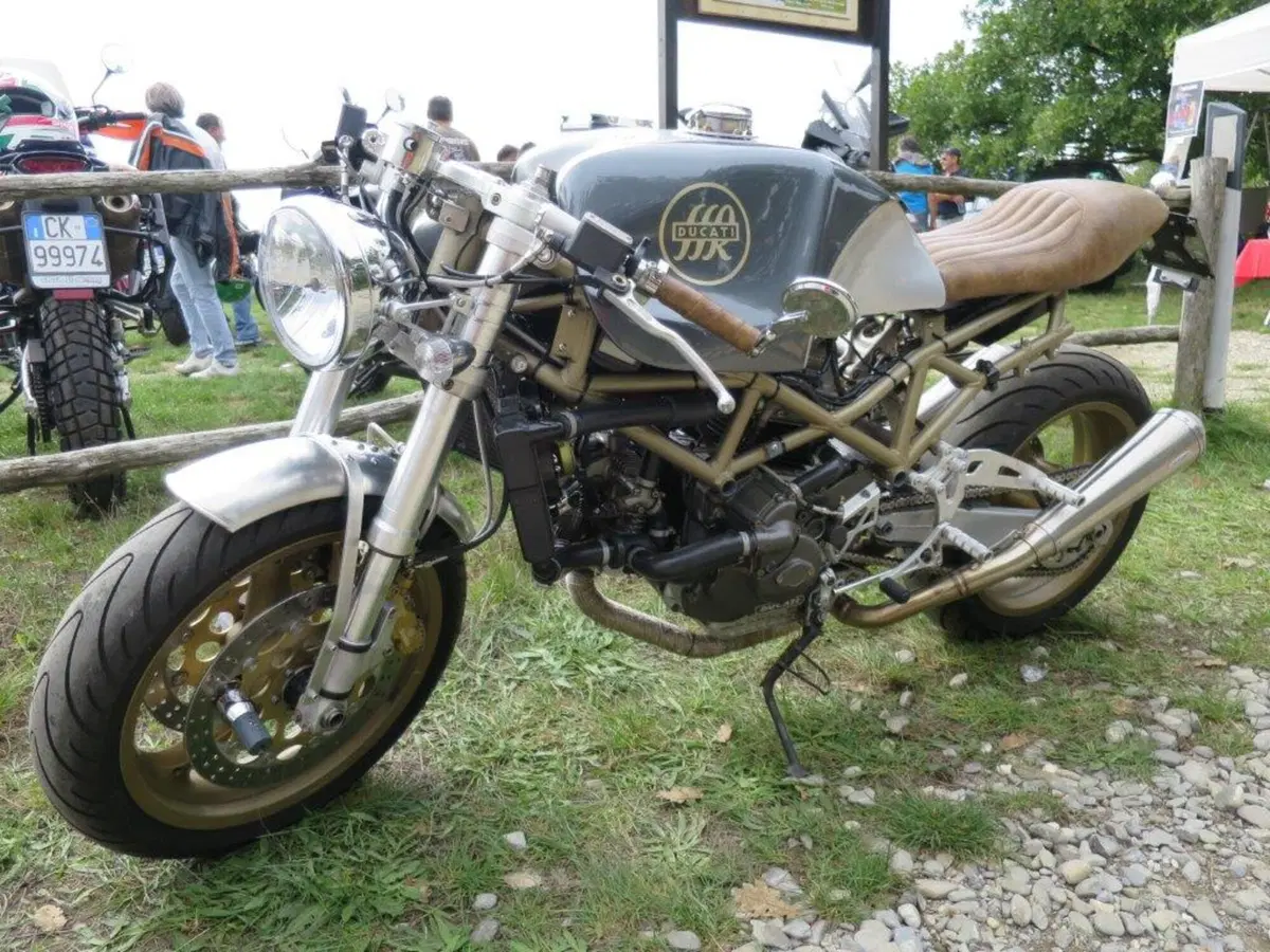 Tante belle moto al Bread And Salam (12)