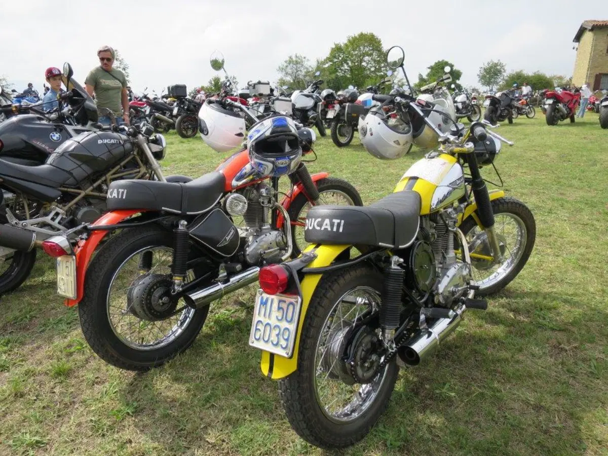 Tante belle moto al Bread And Salam (19)