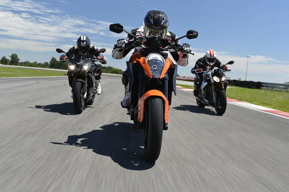 Aprilia Tuono V4 R APRC, BMW S 1000 R, KTM 1290 Super Duke R (2)