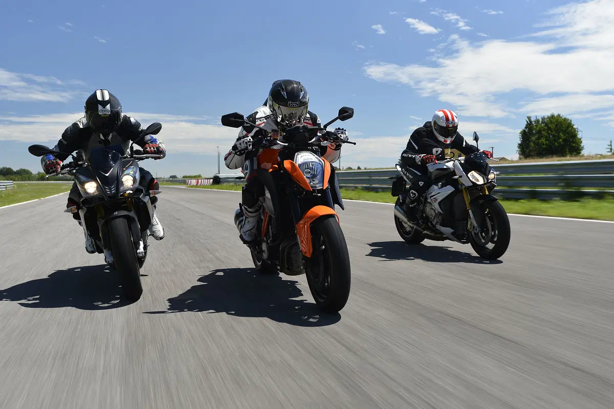 Aprilia Tuono V4 R APRC, BMW S 1000 R, KTM 1290 Super Duke R (7)