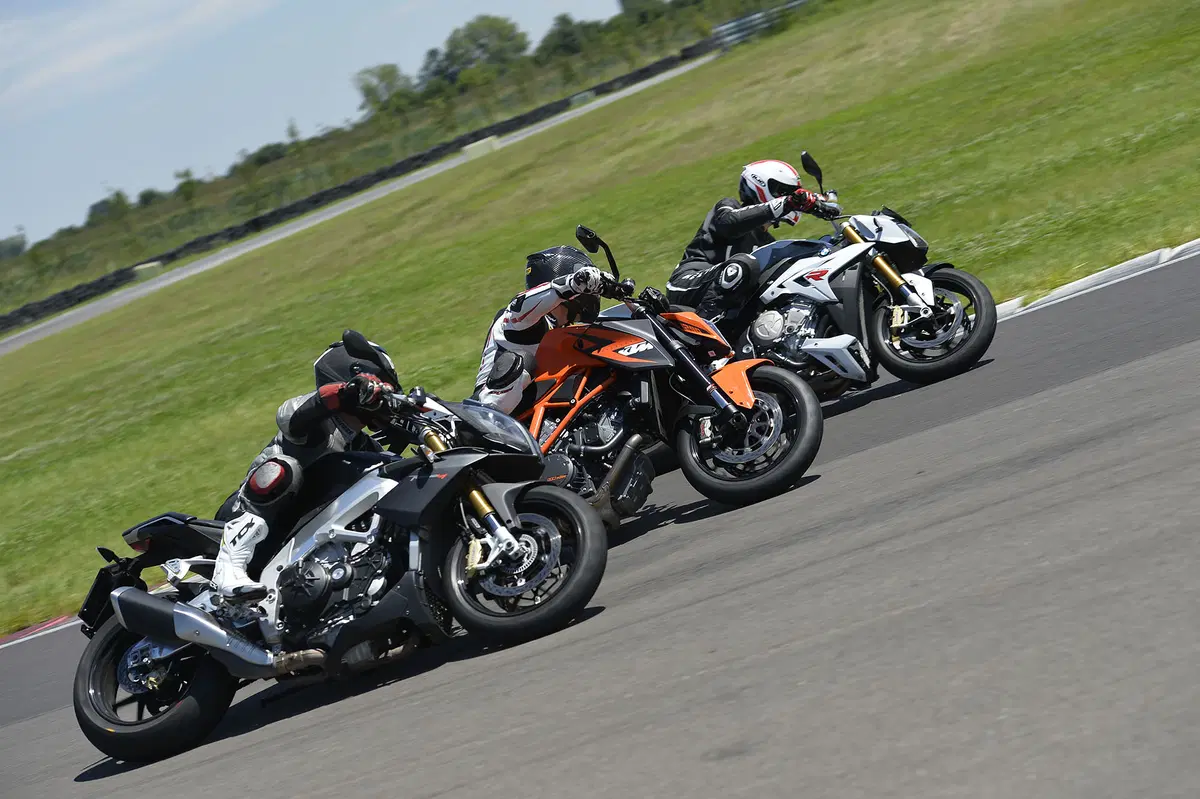 Aprilia Tuono V4 R APRC, BMW S 1000 R, KTM 1290 Super Duke R (4)