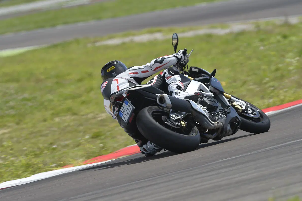 Aprilia Tuono V4 R APRC, BMW S 1000 R, KTM 1290 Super Duke R (11)