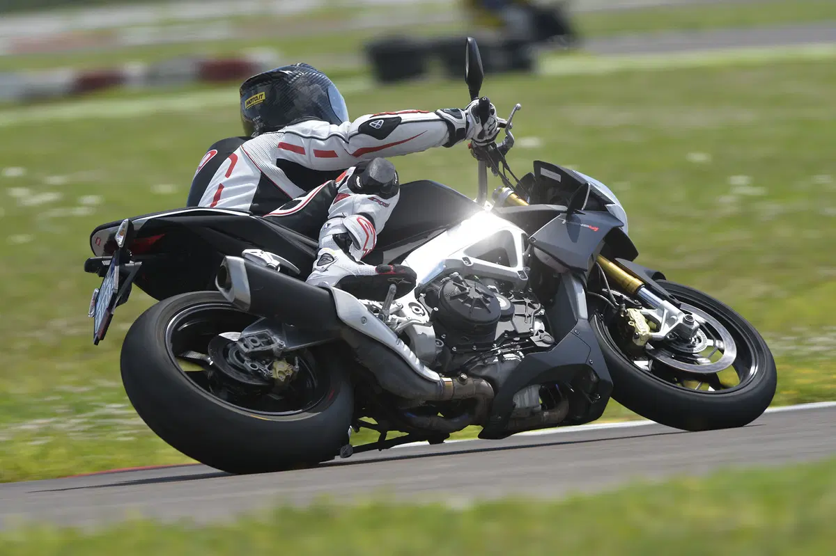 Aprilia Tuono V4 R APRC, BMW S 1000 R, KTM 1290 Super Duke R (15)