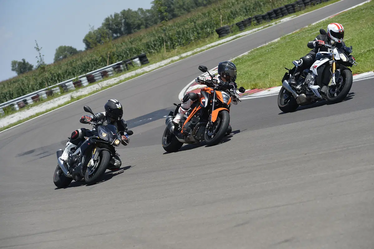 Aprilia Tuono V4 R APRC, BMW S 1000 R, KTM 1290 Super Duke R (5)