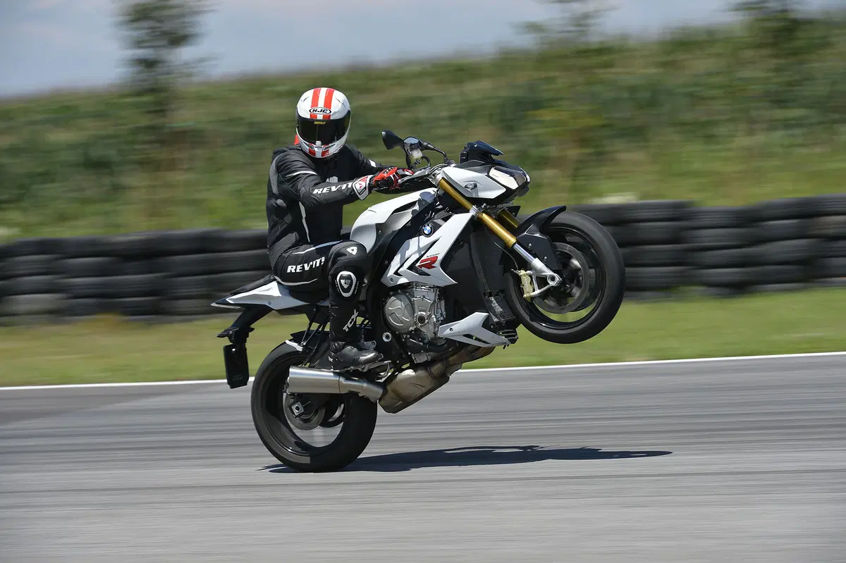 Aprilia Tuono V4 R APRC, BMW S 1000 R, KTM 1290 Super Duke R (17)
