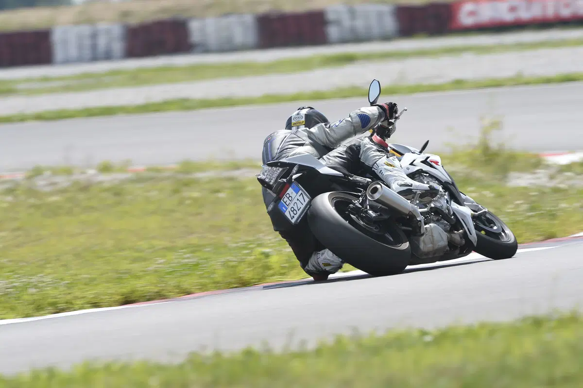 Aprilia Tuono V4 R APRC, BMW S 1000 R, KTM 1290 Super Duke R (18)