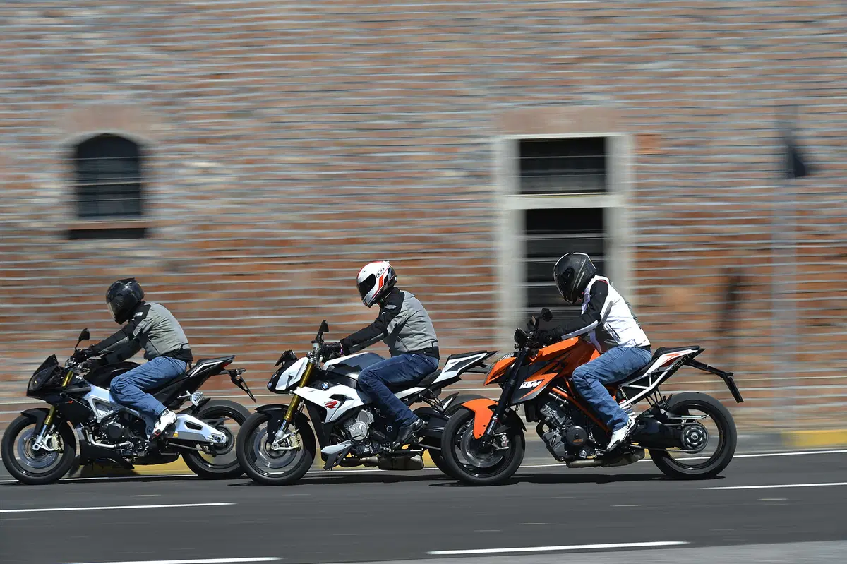 Aprilia Tuono V4 R APRC, BMW S 1000 R, KTM 1290 Super Duke R (8)