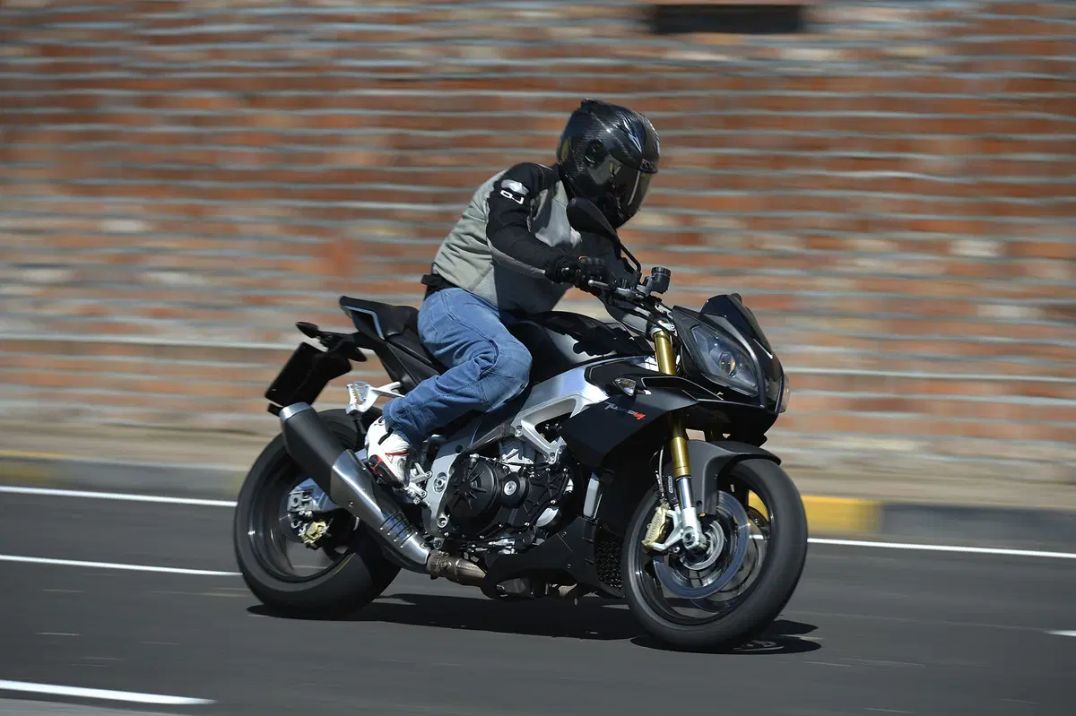 Aprilia Tuono V4 R APRC, BMW S 1000 R, KTM 1290 Super Duke R (26)