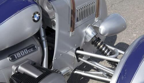 Alla BMW R18 è spuntata la terza ruota. Per fare che? (7)