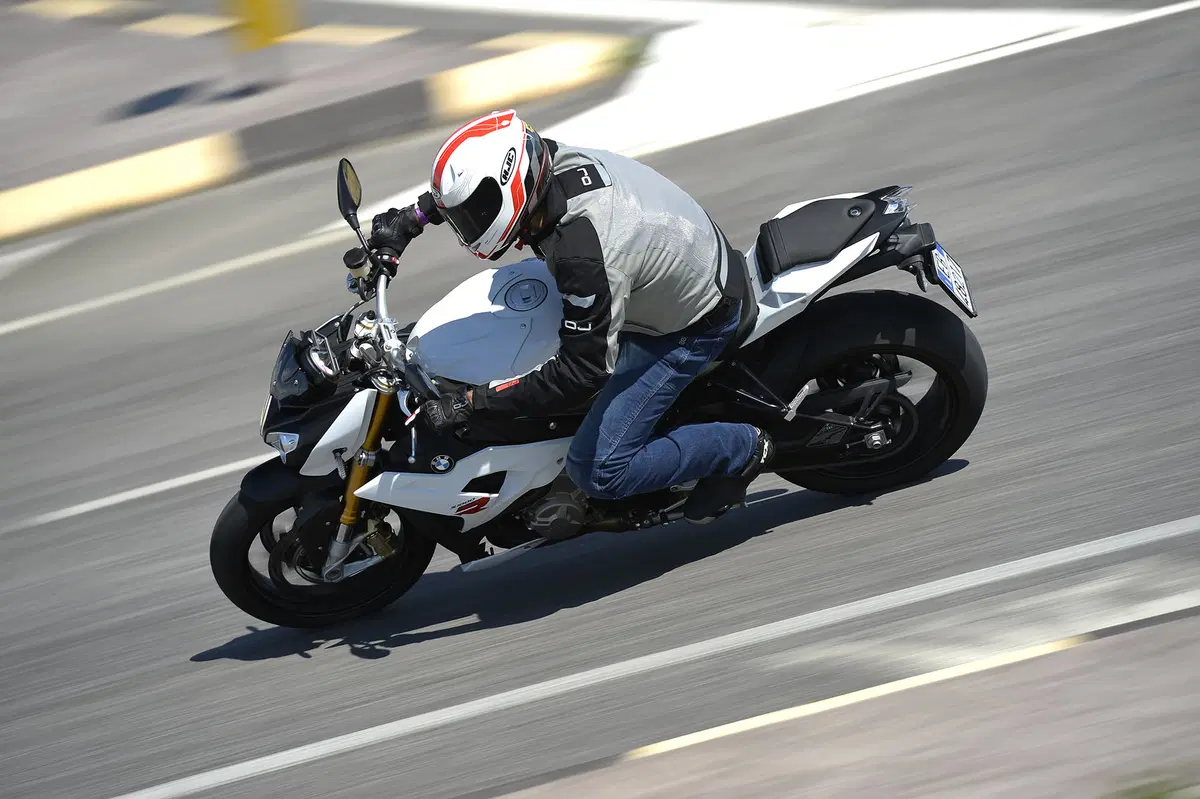 Aprilia Tuono V4 R APRC, BMW S 1000 R, KTM 1290 Super Duke R (28)