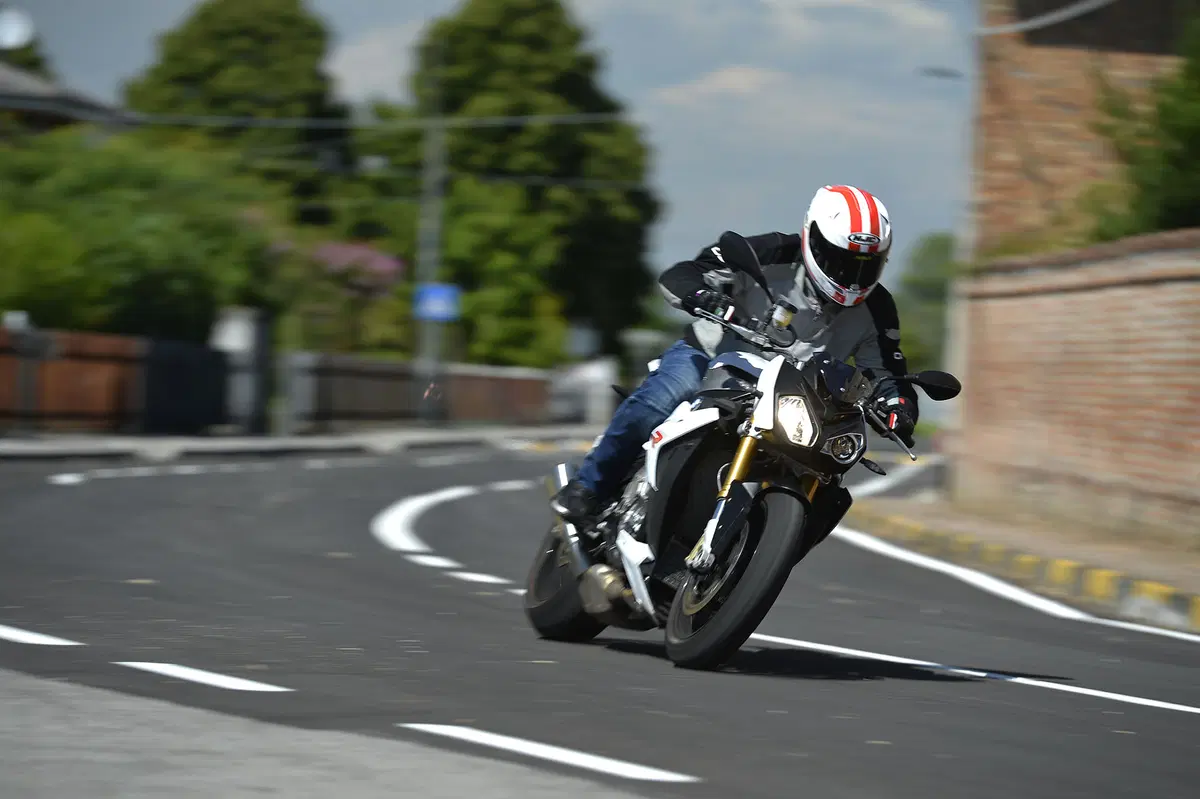 Aprilia Tuono V4 R APRC, BMW S 1000 R, KTM 1290 Super Duke R (29)