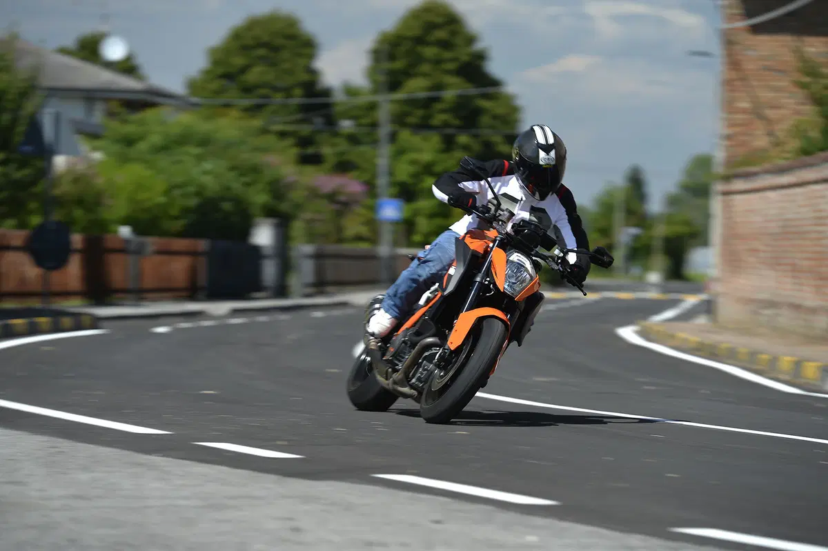 Aprilia Tuono V4 R APRC, BMW S 1000 R, KTM 1290 Super Duke R (32)