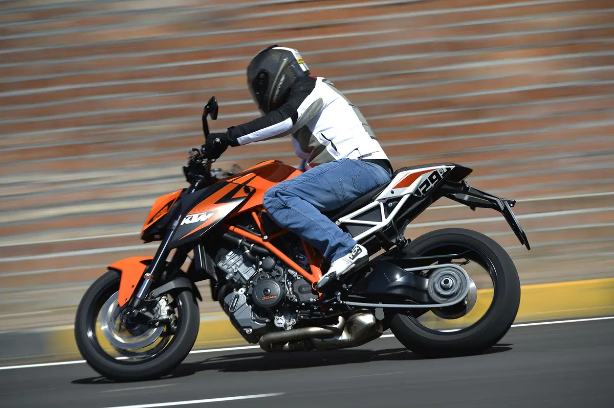 Aprilia Tuono V4 R APRC, BMW S 1000 R, KTM 1290 Super Duke R (34)