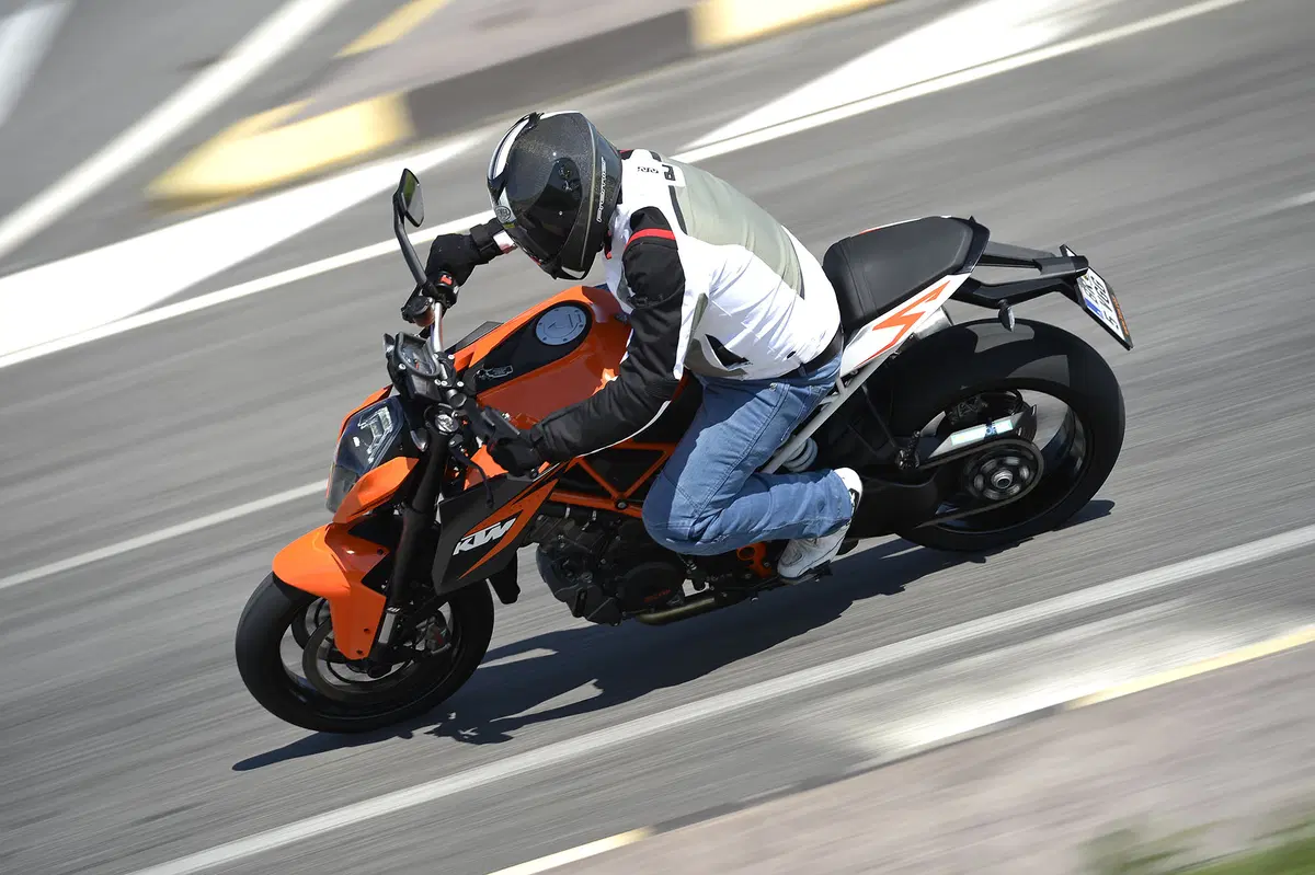 Aprilia Tuono V4 R APRC, BMW S 1000 R, KTM 1290 Super Duke R (35)