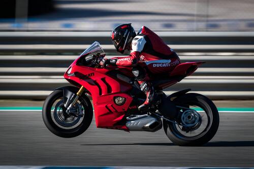 Arriva in vendita la rinnovata gamma Ducati Panigale V4 m.y. 2023 (6)