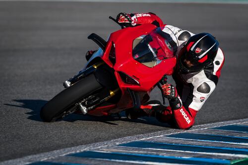 Arriva in vendita la rinnovata gamma Ducati Panigale V4 m.y. 2023 (2)