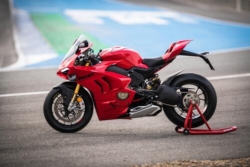 Arriva in vendita la rinnovata gamma Ducati Panigale V4 m.y. 2023 (3)