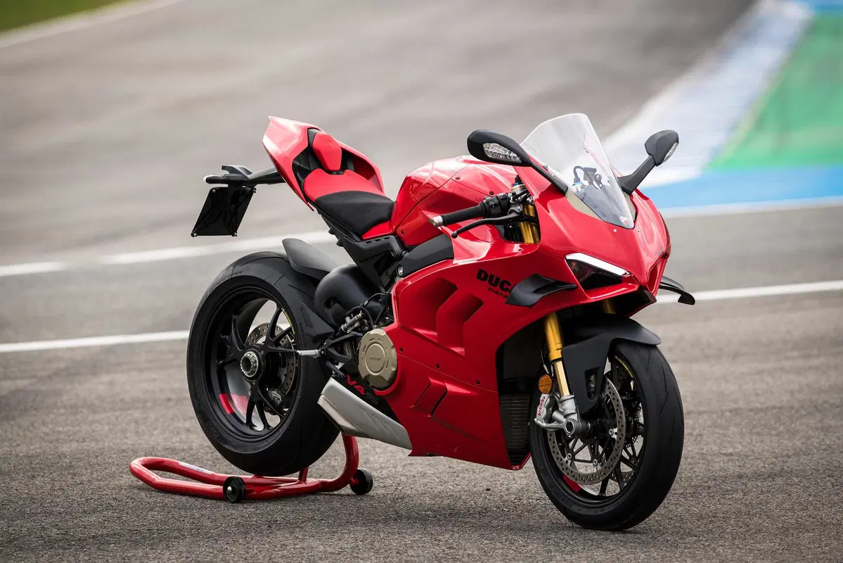 Arriva in vendita la rinnovata gamma Ducati Panigale V4 m.y. 2023 (4)