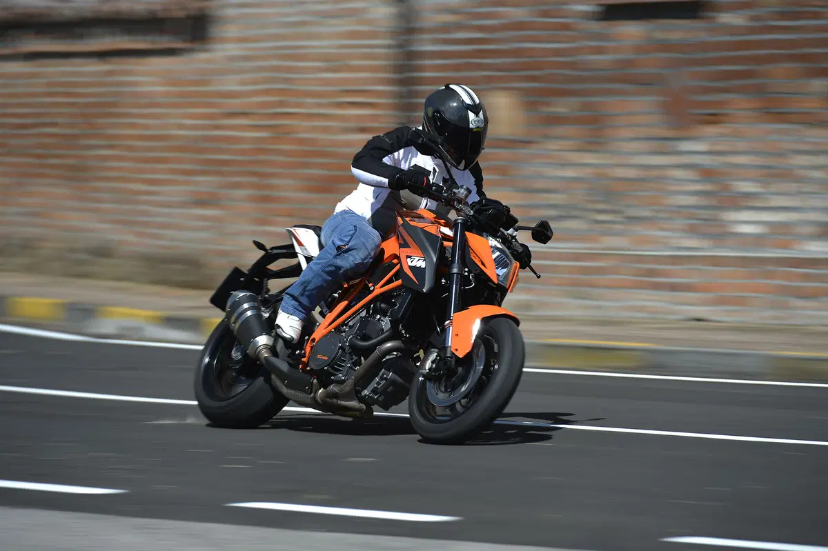 Aprilia Tuono V4 R APRC, BMW S 1000 R, KTM 1290 Super Duke R (36)